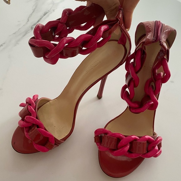Size 40.5, Versus/Versace, Magenta Chain Link Heels. - Picture 2 of 5